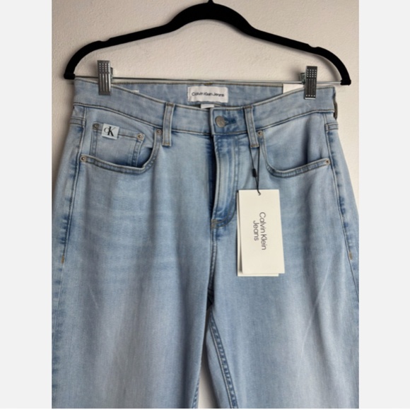 NWT Calvin Klein Jeans Womens 90s Straight Leg Blue Light Wash Denim Size 28 - Picture 4 of 6